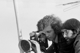 Tablets: Jorge Müller y Patricio Guzmán durante la filmación de la La Batalla de Chile. Fotografía de Armindo Cardoso. Tablets: Jorge Müller y Patricio Guzmán durante la filmación de la La Batalla de Chile. Fotografía de Armindo Cardoso.