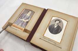 Remoción de adhesivos de página de álbum