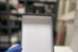 Álbum dentro de su contenedor de preservación