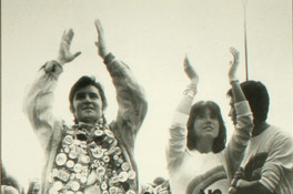 Hombre y mujer en manifestación por el No