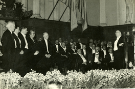 [Ceremonia de entrega del Premio Nobel de Literatura a Gabriela Mistral] [fotografía]