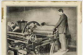 José Toribio Medina y personas no identificadas operando una imprenta