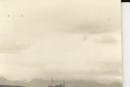 [Fotografía] 1950 ago., Puerto Navarino [a] Gabriela Mistral