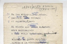 [En los viñedos, callado, atado...]