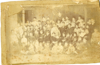 [Retrato de Jerónimo Godoy junto a sus alumnos]  [fotografía] Francisco Álvarez y Cia.