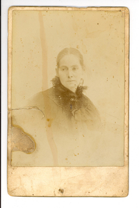 Retrato de Petronila Alcayaga de Godoy.  [fotografía]