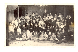 [Retrato de Jerónimo Godoy junto a sus alumnos]  [fotografía]
