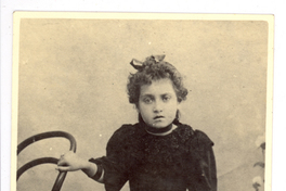 [Retrato de Gabriela Mistral a los siete años]  [fotografía]