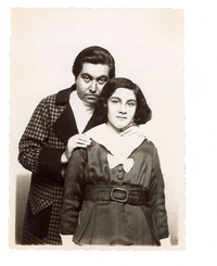 [Retrato de Gabriela Mistral y una alumna en Liceo de niñas de Los Andes]  [fotografía]