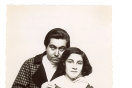 [Retrato de Gabriela Mistral y una alumna en Liceo de niñas de Los Andes]  [fotografía]