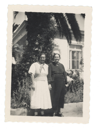 [Retrato de Emelina Molina y Marta Elena Samatán]  [fotografía]