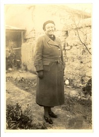 [Retrato de Gabriela Mistral en Montegrande]  [fotografía]