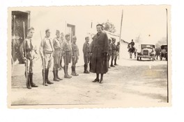 [Gabriela Mistral junto a grupo de boyscouts en Paihuano]  [fotografía]