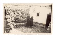 [Gabriela Mistral y Auriestela Iglesia en Montegrande]  [fotografía]