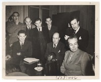 [Gabriela Mistral en una conferencia de prensa por Premio Nobel]  [fotografía]
