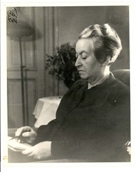 [Gabriela Mistral en Estocolmo]  [fotografía]