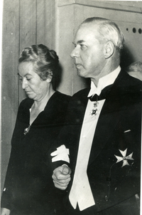 [Entrega del Premio de Nobel de Literatura a Gabriela Mistral]  [fotografía]