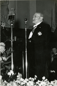 [Ceremonia de entrega del Premio Nobel de Literatura a Gabriela Mistral]  [fotografía]