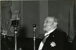 [Ceremonia de entrega del Premio Nobel de Literatura a Gabriela Mistral]  [fotografía]