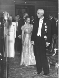 [Ceremonia de entrega del Premio Nobel de Literatura a Gabriela Mistral]  [fotografía]
