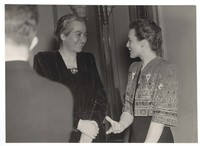 [Gabriela Mistral en Londres]  [fotografía]