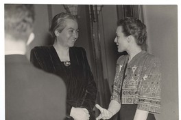 [Gabriela Mistral en Londres]  [fotografía]