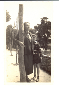 [Gabriela Mistral y Yin Yin]  [fotografía]