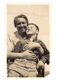 [Gabriela Mistral y Juan Miguel Godoy (Yin Yin)]  [fotografía]