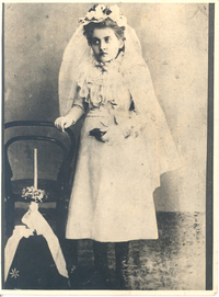 [Gabriela Mistral a los siete años]  [fotografía]