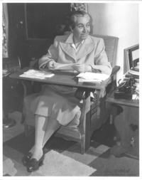 [Gabriela Mistral en Santa Barbara]  [fotografía]