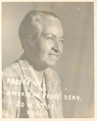 [Gabriela Mistral en Nueva York]  [fotografía]