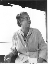 [Gabriela Mistral en México]  [fotografía]