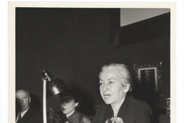 [Gabriela Mistral y Berta Singerman en Roma]  [fotografía]