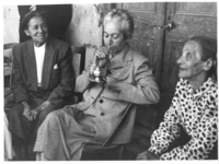 [Gabriela Mistral en Montegrande]  [fotografía]