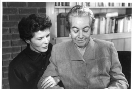 [Gabriela Mistral y Doris Dana en Nueva York]  [fotografía]