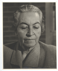[Gabriela Mistral en Nueva York]  [fotografía]