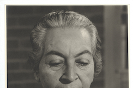[Gabriela Mistral en Nueva York]  [fotografía]