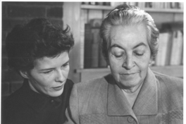 [Gabriela Mistral y Doris Dana en Nueva York]  [fotografía]