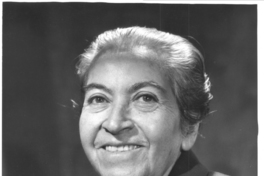 [Gabriela Mistral para la revista LIFE]  [fotografía]