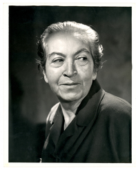 [Gabriela Mistral para la revista LIFE]  [fotografía]