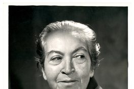 [Gabriela Mistral para la revista LIFE]  [fotografía]