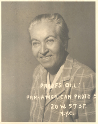 [Gabriela Mistral en Nueva York]  [fotografía]