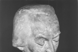 [Escultura de Gabriela Mistral]  [fotografía]