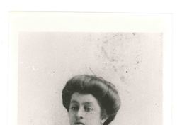 Retrato de Emelina Molina  [fotografía].