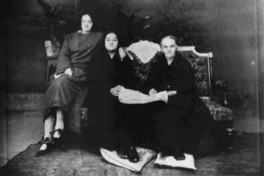 [La familia]  [fotografía].