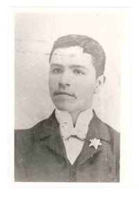 Retrato de Romelio Ureta  [fotografía].