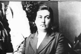 [Retrato de Gabriela, 1922]  [fotografía].