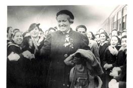 [Gabriela Mistral de regreso a Chile]  [fotografía].