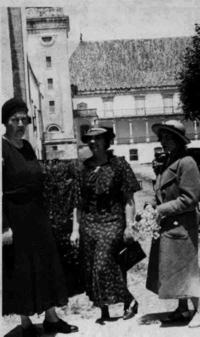 [Gabriela Mistral en Lisboa]  [fotografía].