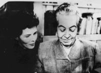 [Gabriela y Doris Dana]  [fotografía].